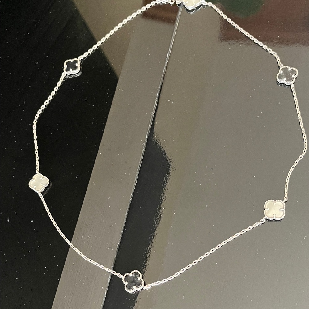 Silver necklace clove black and mother of pearl